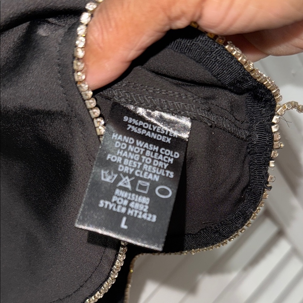 Storia Elegant Black Blouse with Scalloped Hem - Picture 3 of 7